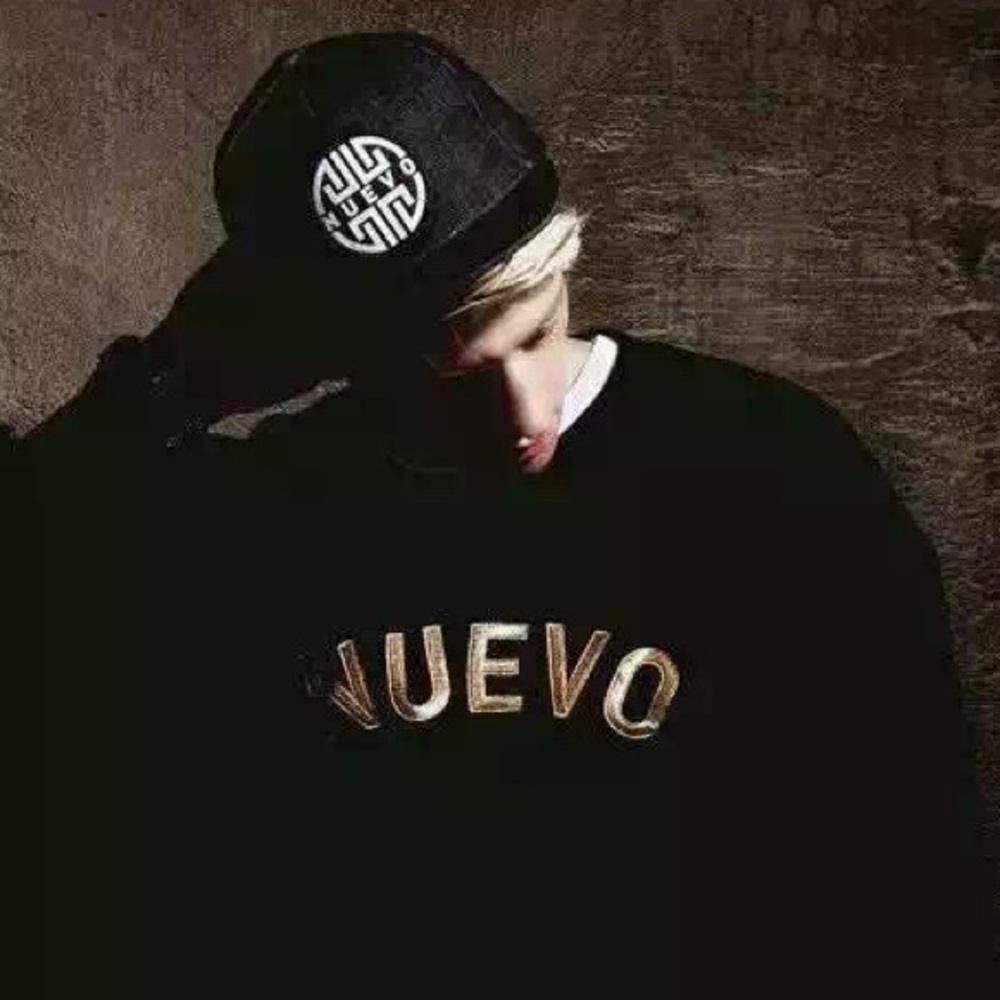 NUEVO print pullover uni-sex MADE IN S. Korea